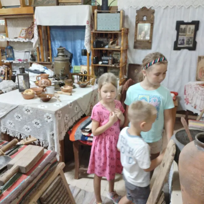 Экскурсия в краеведческом уголке детской библиотеки