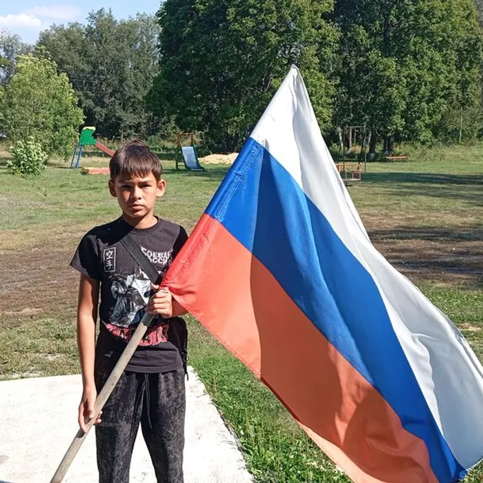 Видеопоздравление читателей Большедмитровской сельской библиотеки с Днём народного единства.