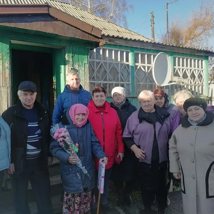 Акция-поздравление на дому «Чтим возраст золотой!»