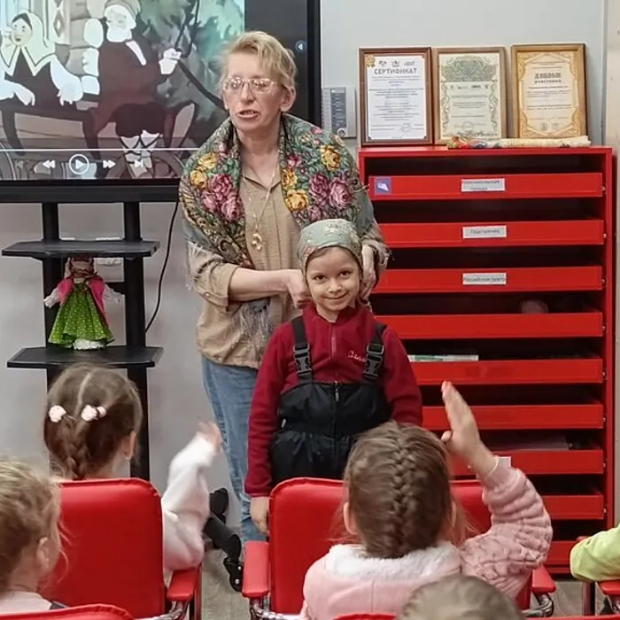 Тематический час «Русский платок»