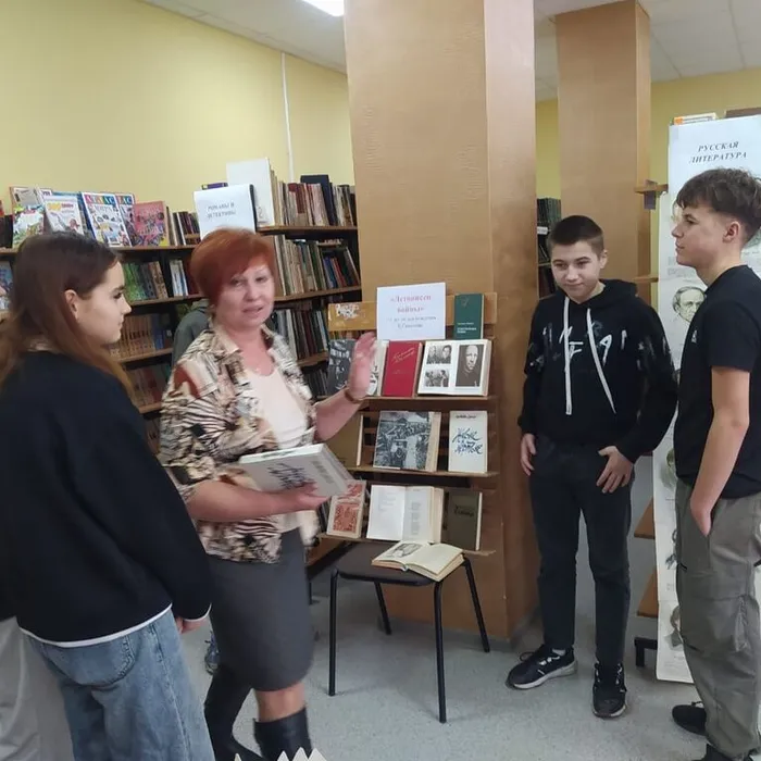 Литературный час «Поэт войны и любви»