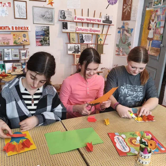 Час творчества «Открытка маме»