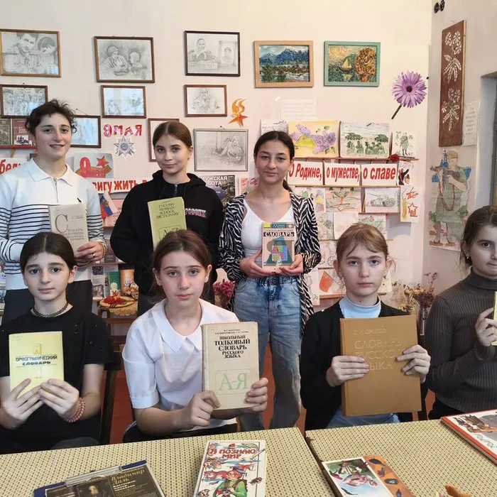 Информационный час «Книги, которые знают все»